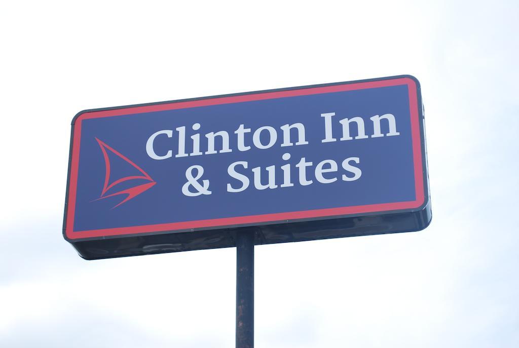 Clinton Inn & Suites พอร์ตคลินตัน ภายนอก รูปภาพ