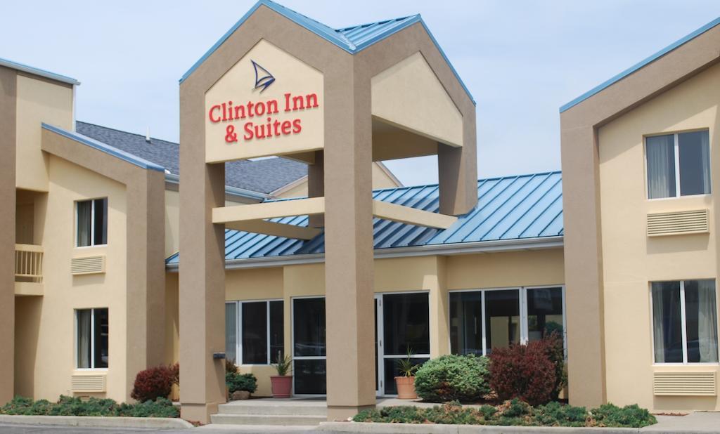 Clinton Inn & Suites พอร์ตคลินตัน ภายนอก รูปภาพ